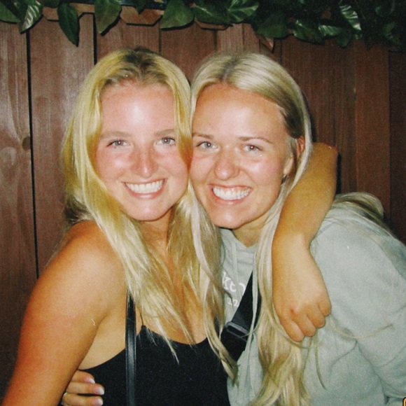 Meet your Posher, Olivia - Picture 1 of 1